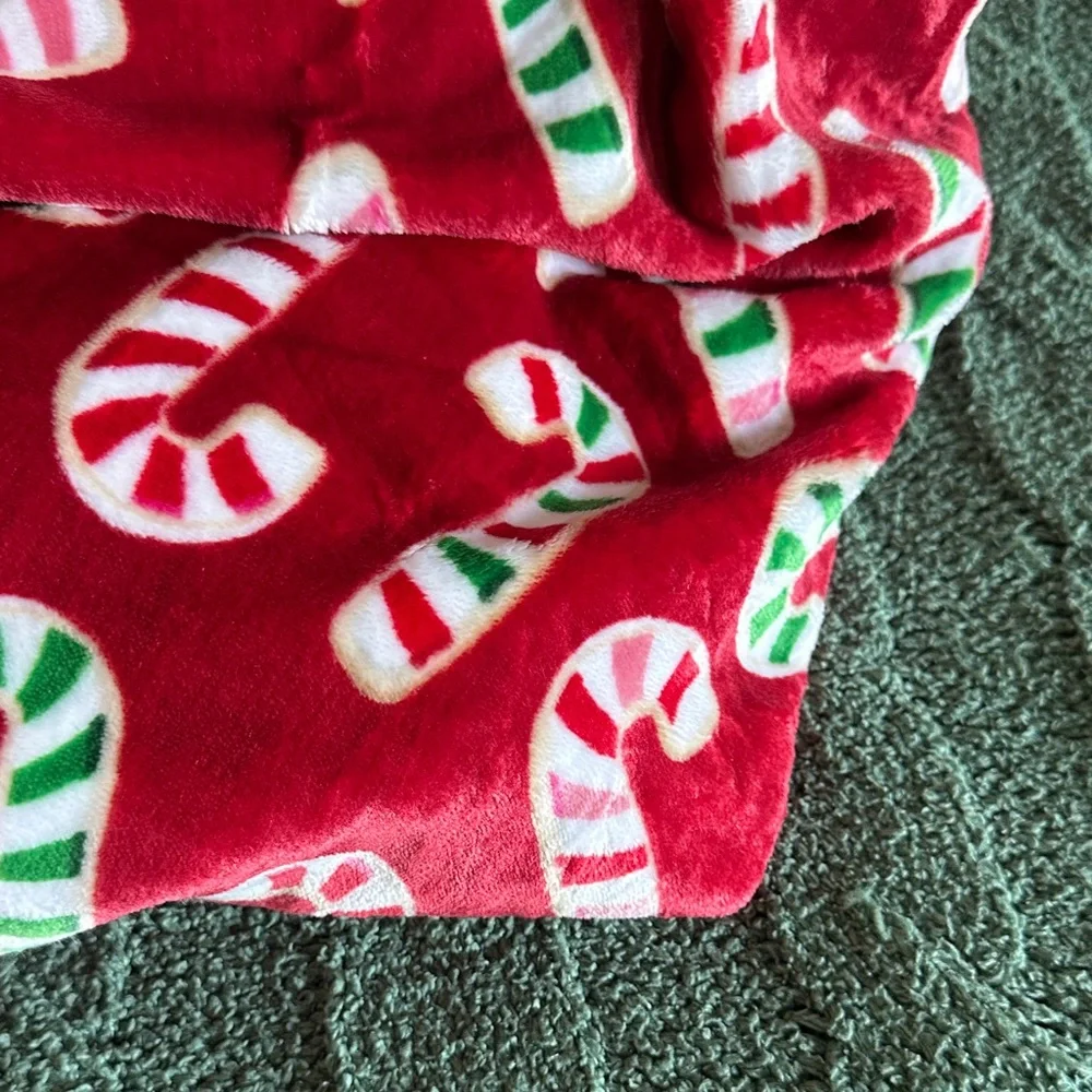 RACHEL Rachel Roy Oversized Plush Throw Red Candy Cane Holiday Christmas NEW!